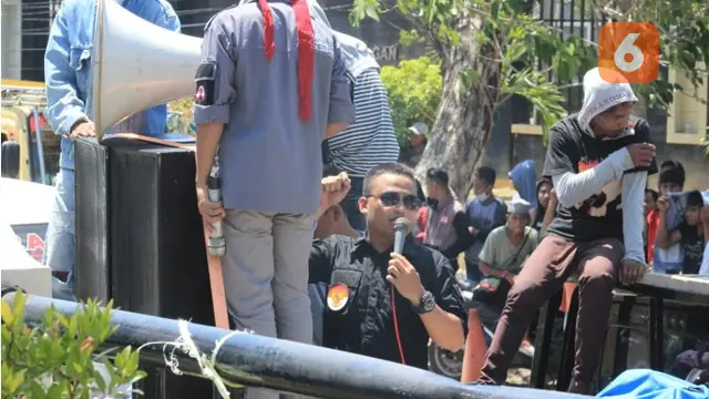 Himawan Umar saat melakukan aksi unjuk rasa penolakan pertambangan batu hitam di Bonebol (Arfandi Ibrahim/Liputan6.com)