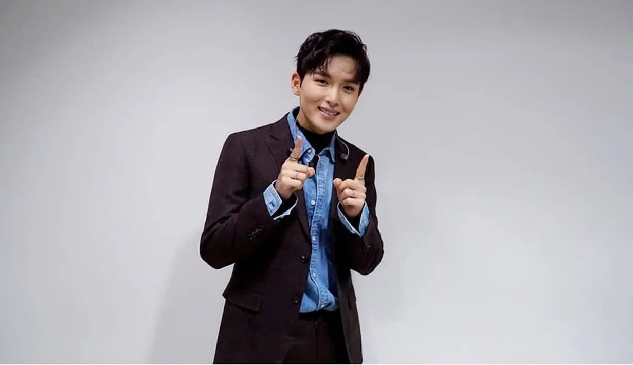 Walaupun sudah menginjak usia kepala tiga, sepertinya visual Ryewook masih terlihat tampan dan imut. Pria kelahiran 1987 ini bahkan telah usai menjalani wajib militer di negaranya dan kembali beraktifitas sebagai idol. (Sumber: IG/@superjunior)