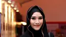 Istri sutradara Hanung Baramantyo, Zaskia Adya Mecca setelah memutuskan berhijab sejak Januari 2005 silam mengaku bersyukur karena banyak mendapatkan keuntungan. Bahkan, setelah mengenakan jilbab, dirinya makin dikenal. (Andy Masela/Bintang.com)
