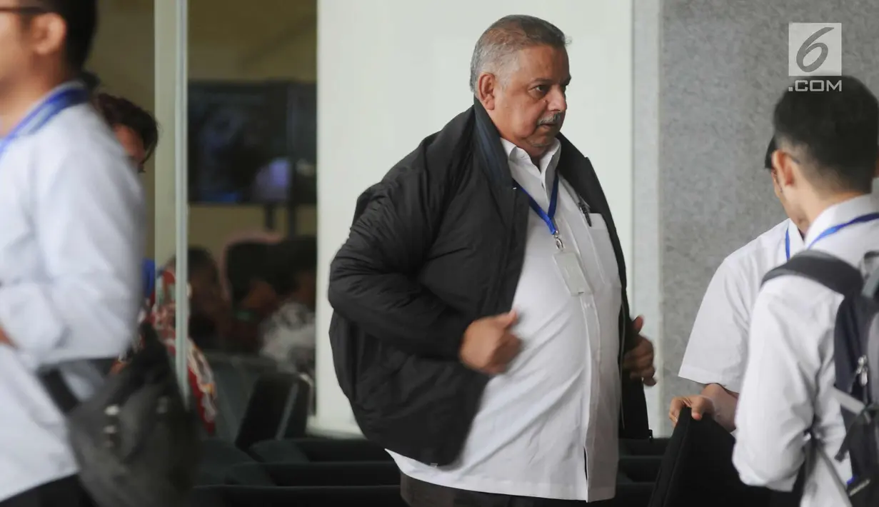 Direktur Utama PT Perusahaan Listrik Negara (PLN) Sofyan Basyir bersiap menemui pimpinan KPK, Jakarta, Kamis (22/3). Sofyan mengatakan akan membahas tentang koordinasi terkait pencegahan korupsi instansi PLN. (Merdeka.com/Dwi Narwoko)