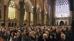  Kamis (7/8/14), di Katedral St Patrick diadakan ibadah untuk mengenang 38 warga Australia yang tewas dalam tragedi MH17. (REUTERS/Graham Denholm/Pool)