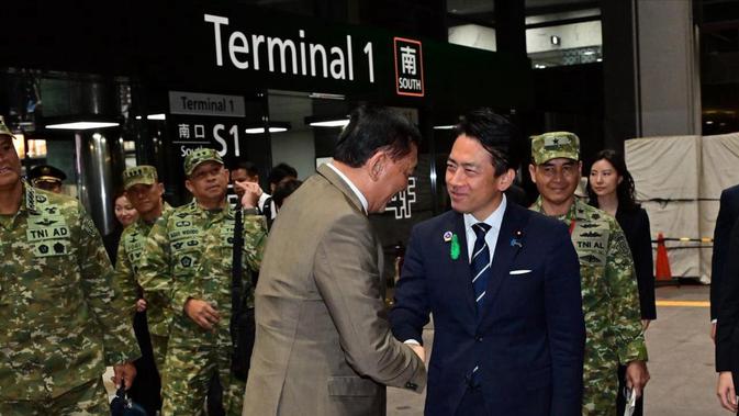 Transit di Bandara Narita, Menhan Sjafrie Sempatkan Diskusi dengan Menhan Jepang