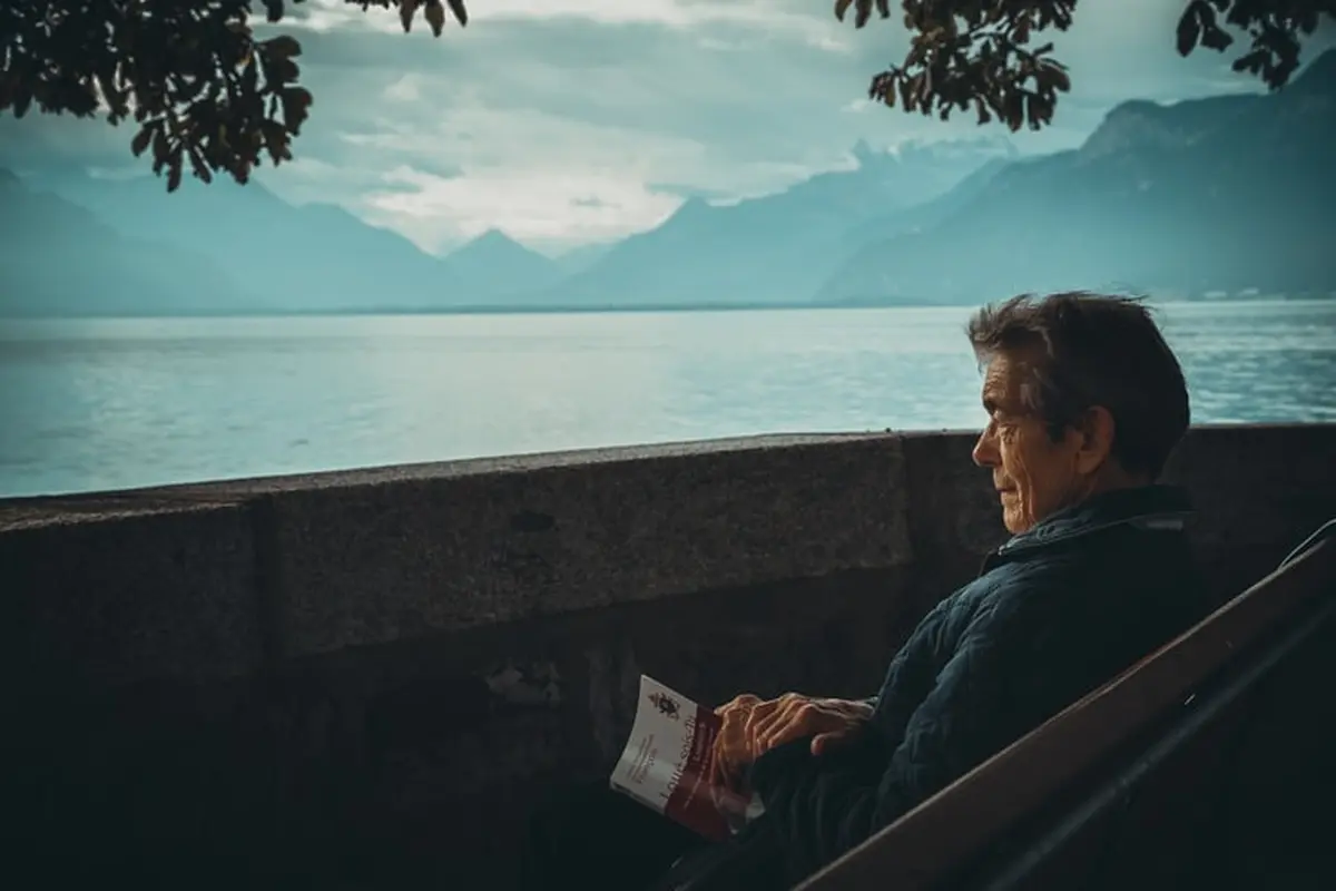 Ilustrasi Pensiun. Unsplash/ Aaron Andrew Ang