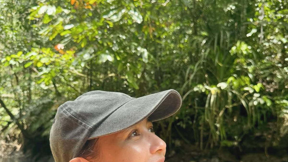 Prilly Latuconsina Berpetualang di Hutan Mangrove Kaimana Papua Barat, Mengagumi Alam