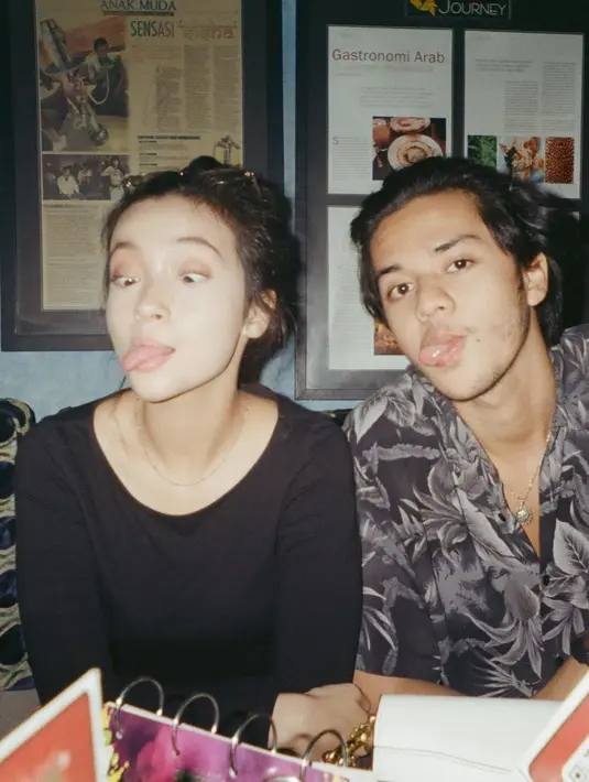 Megan Domani menyelamati pacar seraya mengenang kali pertama mengenal Jeremie Moeremans. Momen perkenalan terjadi pada 2017 alias lima tahun silam. “Pertama kali kenal, kamu 16 tahun. Sekarang udah 21 aja! Selamat Ulang Tahun ya,” cuit bintang film Sin dan Satu Untuk Selamanya lalu menyematkan emotikon hati pink. Lebih dari 300 ribu orang menyukai. (Foto: Dok. Instagram @megandomani1410)