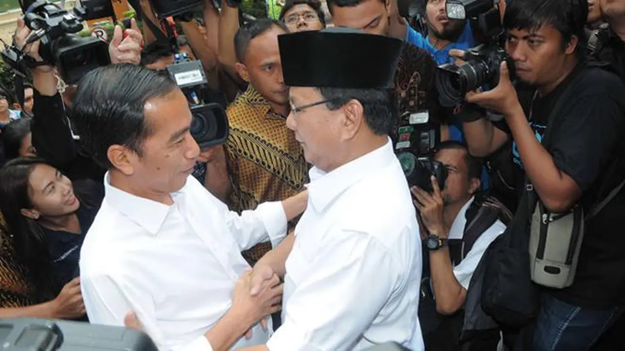 Pelukan Jokowi dan Prabowo di Rumah Kartanegara Paling Populer
