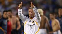 David Beckham meninggalkan Real Madrid menuju LA Galaxy pada 2007 silam. Legenda Inggris ini bisa dibilang merupakan pemain top dunia pertama yang pindah menuju Liga Amerika (MLS) di era modern. Dirinya juga dianggap sebagai salah satu tokoh terpenting dalam sejarah liga. Beckham sendiri mampu tampil impresif meski di usianya yang tak lagi muda dengan mencetak 18 gol dan memberikan 46 assist dalam 124 penampilannya. Ia juga sukses membawa tiga gelar liga dan dua Piala MLS selama lima tahun di klub. (AFP/Robyn Beck)