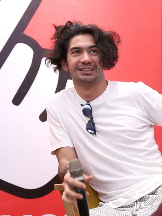 Aktor asal Bogor itu merasa bersyukur meski hidup dalam keluarga yang berbeda keyakinan. Tidak hanya terjadi dalam keluarga intinya, tapi juga keluarga besarnya. (Daniel Kampua/Bintang.com)