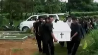 VIDEO: Pemakaman Bocah Korban Penikaman Diwarnai Tangis Histeris