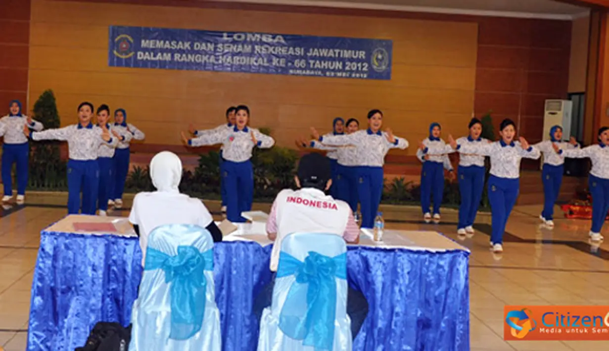 Citizen6, Surabaya: Porwasi Jawa Timur bekerjasama dengan TNI AL Wilayah Timur, Pengurus Gabungan Jalasenastri Kobangdikal menggelar Lomba Senam Rekreasi Porwasi di gedung Moeljadi, Kobangdikal, Surabaya, Kamis (3/5). (Pengirim: Penkobandikal)