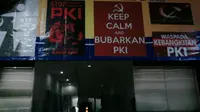 Poster Anti PKI dan LGBT dipasang di dalam gedung perkuliahan FISIP UB Malang