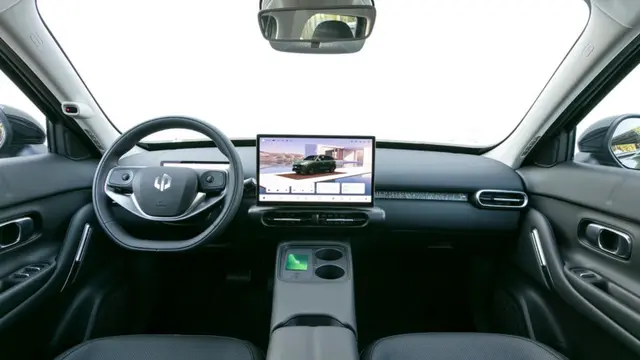 Tampilan Interior dan Layar Infotainment Leapmotor B03X