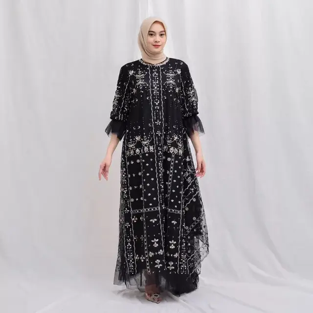 6 Model Dress Brokat Cantik untuk Berbagai Urusan