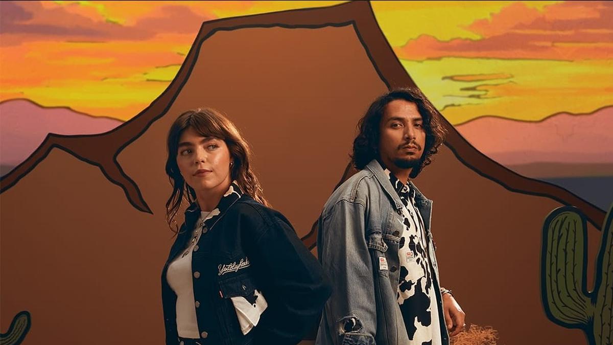 Kisah Persahabatan Woody dan Buzz Hadir dalam Tren Berpakaian Western