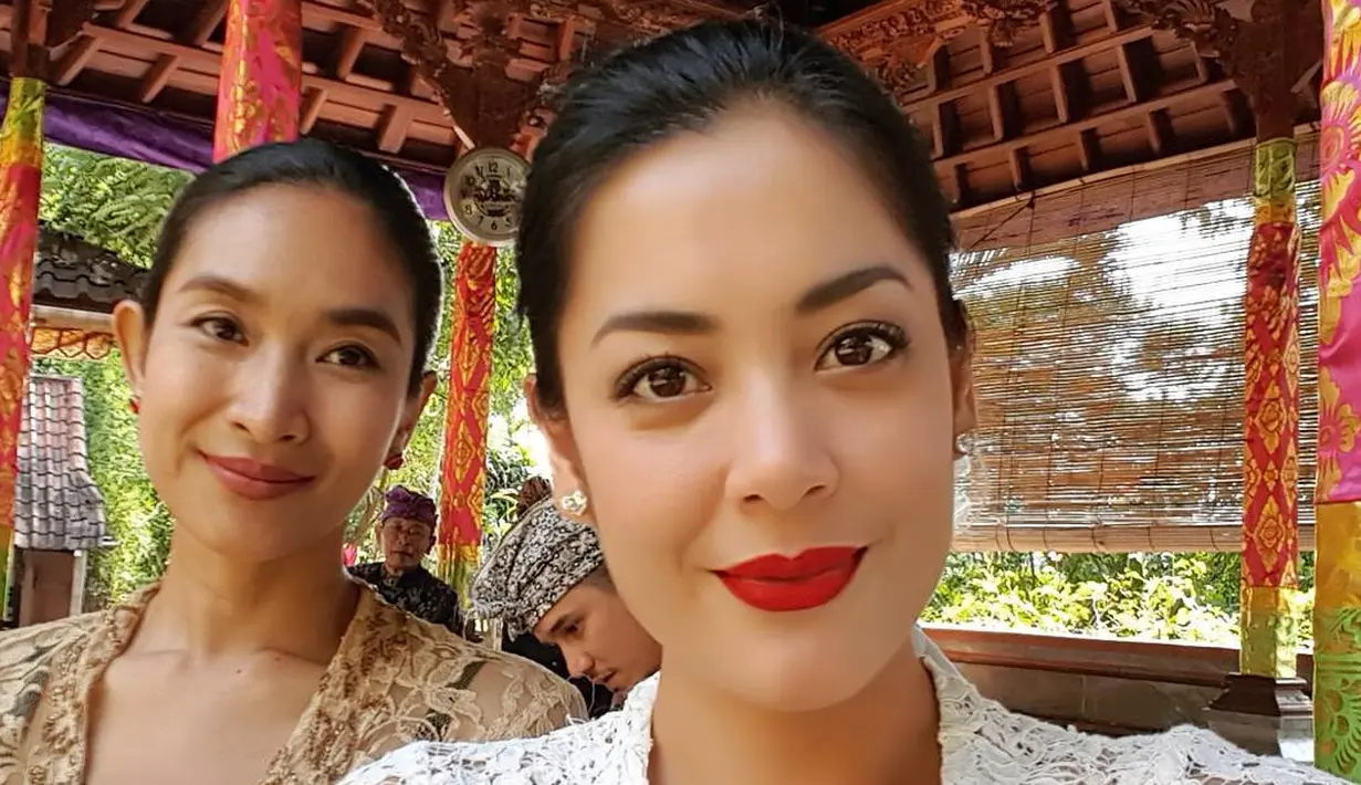 Meskipun saat ini usianya sudah 40 tahun, akan tetapi Lulu Tobing masih terlihat cantik memesona. Ia tergolong artis Indonesia yang punya wajah awet muda. (Foto: instagram.com/lutob)