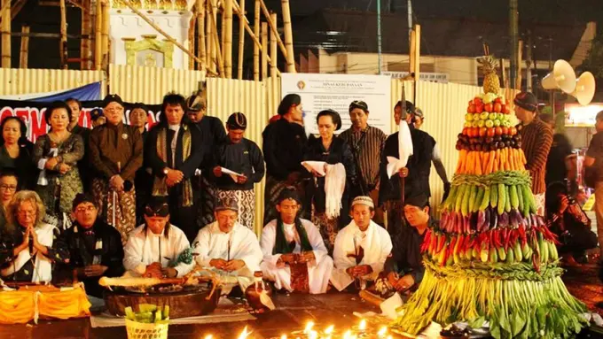 5 Tradisi Warga Semarang Menyambut Malam 1 Suro