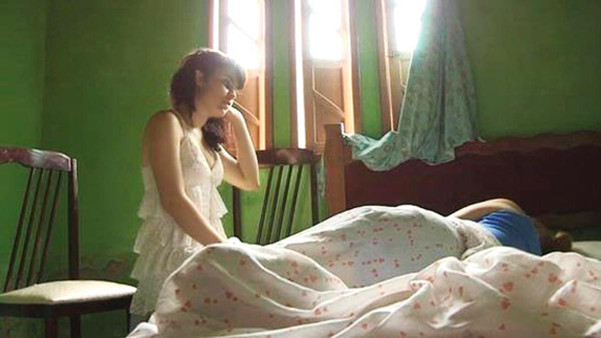 Gadis SMA Jual Keperawanan Untuk Biaya Pengobatan Ibunya - Fashion  Fimela.com