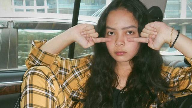 6 Potret Tarapti Ikhtiar Vokalis Svmmerdose yang Bergaya Nyentrik