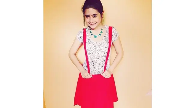 Gaji Pertama Syuting Rp 500 Ribu, 6 Foto Awal Karier Prilly Latucosina Ini Bikin Pangling