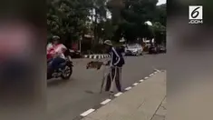 Viral di medial sosial kisah dari seorang wayang berkaki satu di Palembang. Satu kakinya tertusuk bambu sehingga harus diamputasi.