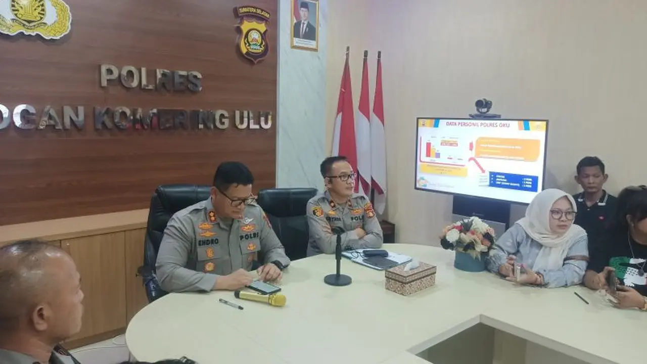 Kapolres OKU AKBP Endro Aribowo menjelaskan peristiwa perusakan pos polisi oleh orang gangguan jiwa