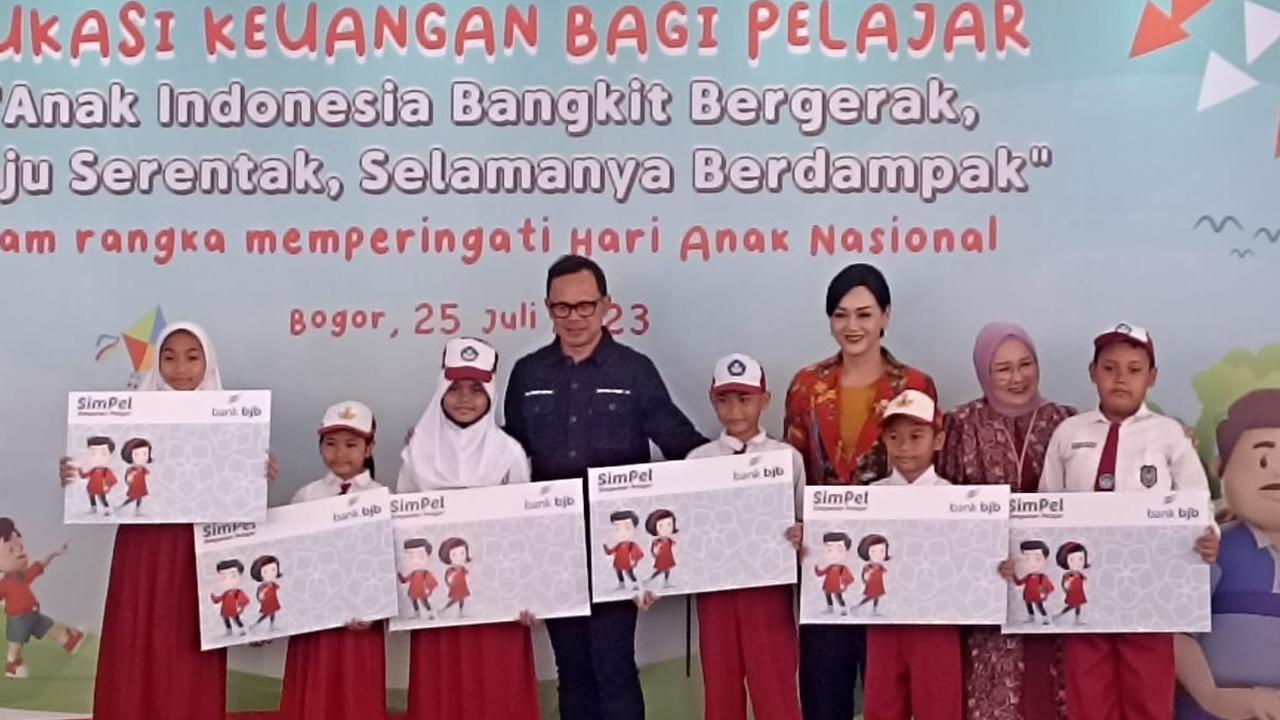 Otoritas Jasa Keuangan (OJK) terus mendorong peningkatan edukasi dan literasi keuangan sejak dini bagi anak sekolah.