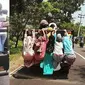 Kumpulan Potret Ibu-Ibu Nekat Naik Pikap, Bikin Deg-degan Orang yang Melihatnya (ist)