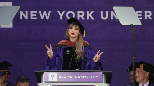 6 Momen Taylor Swift Terima Gelar Doktor Kehormatan dari NYU, Bahagia Pakai Toga