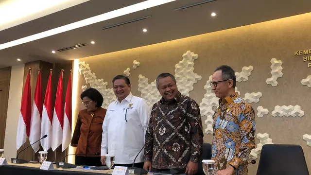 Gubernur Bank Indonesia Perry Warjiyo  dalam konferensi pers DHE di Kantor Kementerian Koordinator bidang Perekonomian, Jumat (28/7/2023). (Tira/Liputan6.com)