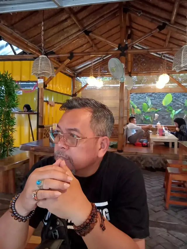 7 Potret Terbaru Unang Bagito, 15 Tahun Buka Jasa Pengobatan Non Medis