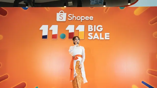 Shopee juga berkolaborasi dengan salah satu figur yang dikenal sebagai penyanyi dangdut Koplo, Happy Asmara.