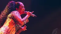 Pesona Titi DJ di Konser Jakarta Dekade 2015
