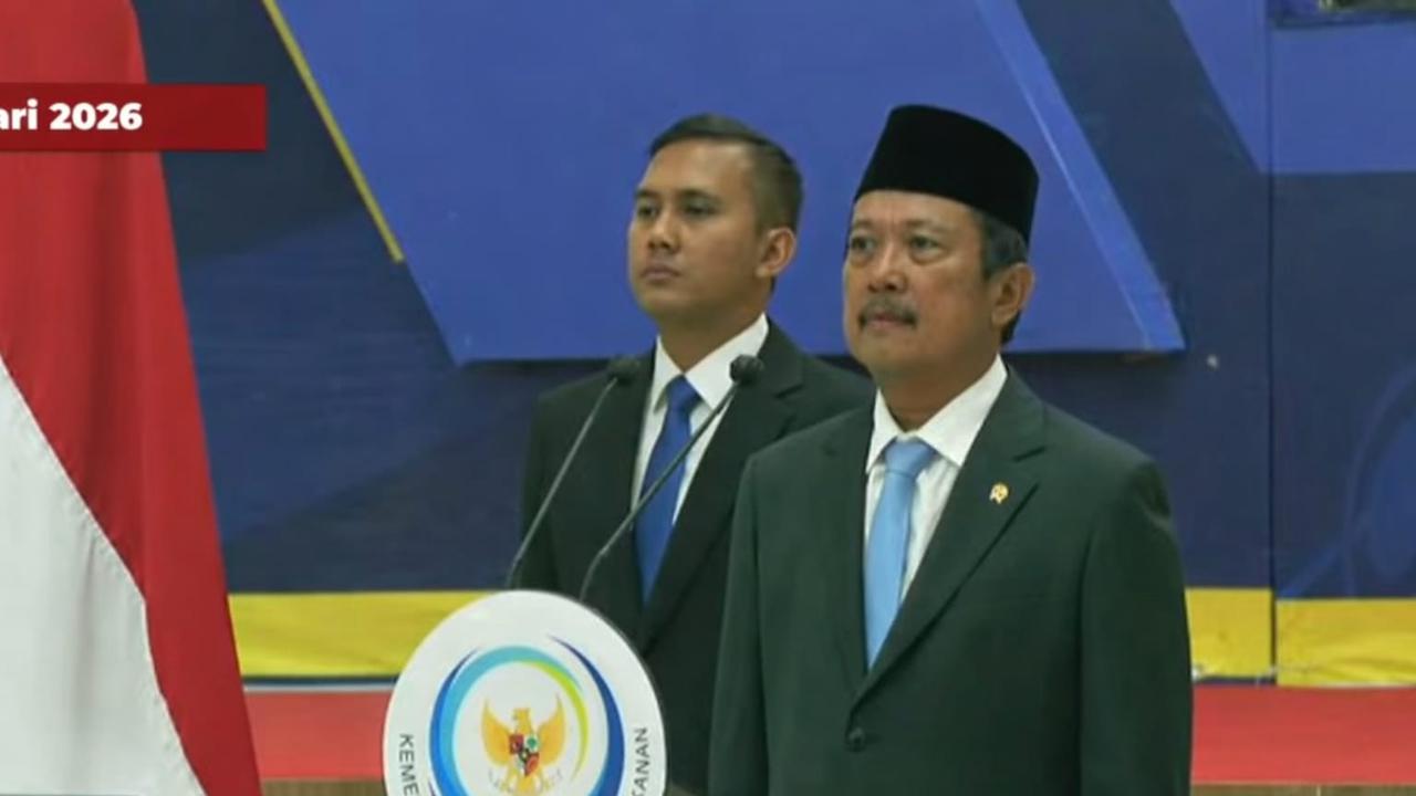 Menteri KKP Sakti Wahyu Trenggono Jatuh Pingsan saat Upacara Pelepasan Korban Kecelakaan ATR 42-500