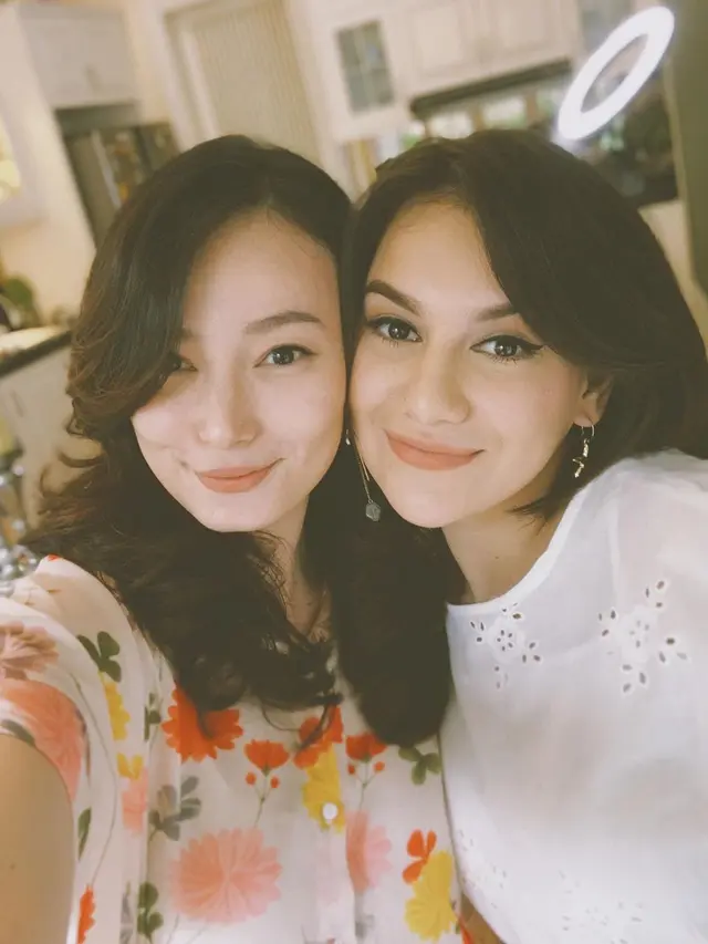 6 Potret Kedekatan Irish Bella dan Asmirandah, Bak Kakak Adik