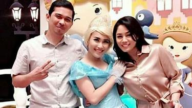 Dapat Kejutan Ulang Tahun Ini Harapan Ayu Ting Ting Di Usia 26 News Entertainment Fimela Com