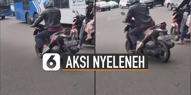 VIDEO: Aksi Pemotor Berhenti di Jalan Tanpa Injak Aspal