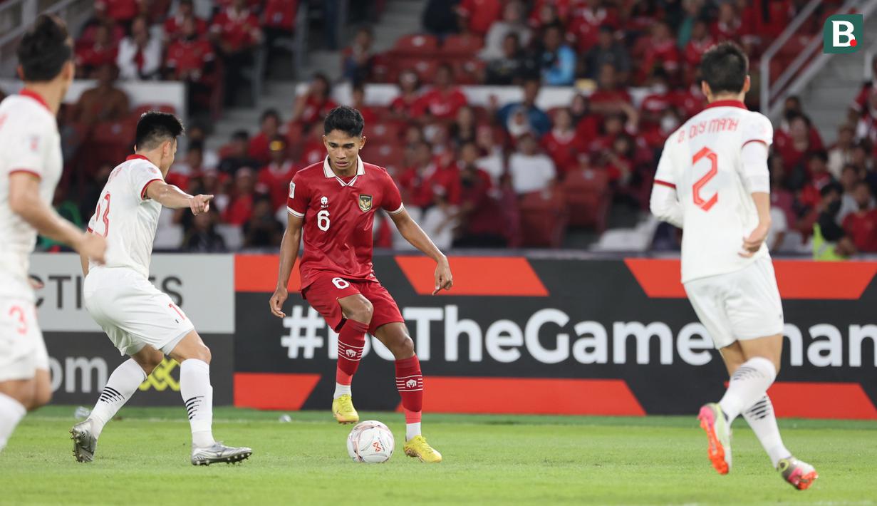 <p>Pemain Timnas Indonesia, Marselino Ferdinan saat menghadapi Vietnam dalam laga leg pertama babak semifinal Piala AFF 2022 di Stadion Utama Gelora Bung Karno (SUGBK), Jumat (6/1/2023) sore WIB. (Bola.com/Abdul Aziz)</p>