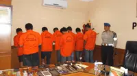8 Perampok spesialis nasabah bank dibekuk Polresta Bekasi. (Liputan6.com/Rahmat Hidayat)