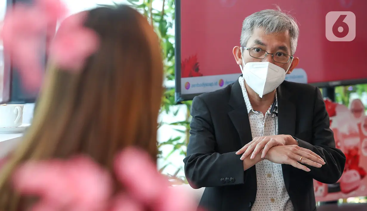 Senior VP Marketing PT Bina Karya Prima Aristo Kristandyo saat menjadi pembicara pada talkshow vitual ZEN Antibacterial Soap di Jakarta (12/11/2021). Memperingati Hari Kesehatan Nasional 2021, ZEN Antibacterial Soap mengajak masyarakat kenali kulit kering sekali (Kresek). (Liputam6.com/HO/Randi)