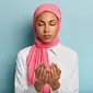 Ilustrasi berdoa, umat muslim, Islami. (Photo created by wayhomestudio on www.freepik.com)