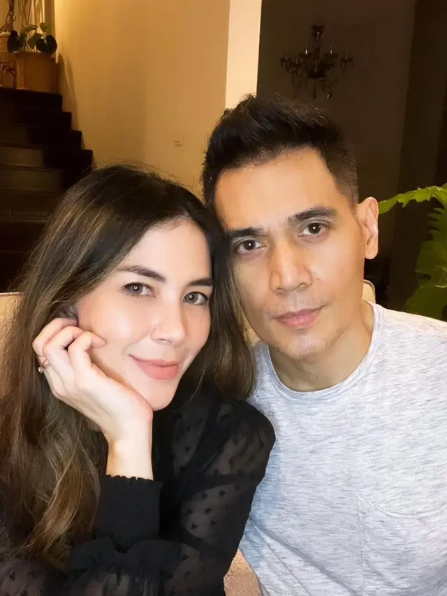 Momen Manis Tyo Nugros dan Kekasih, Terpaut Usia 23 Tahun