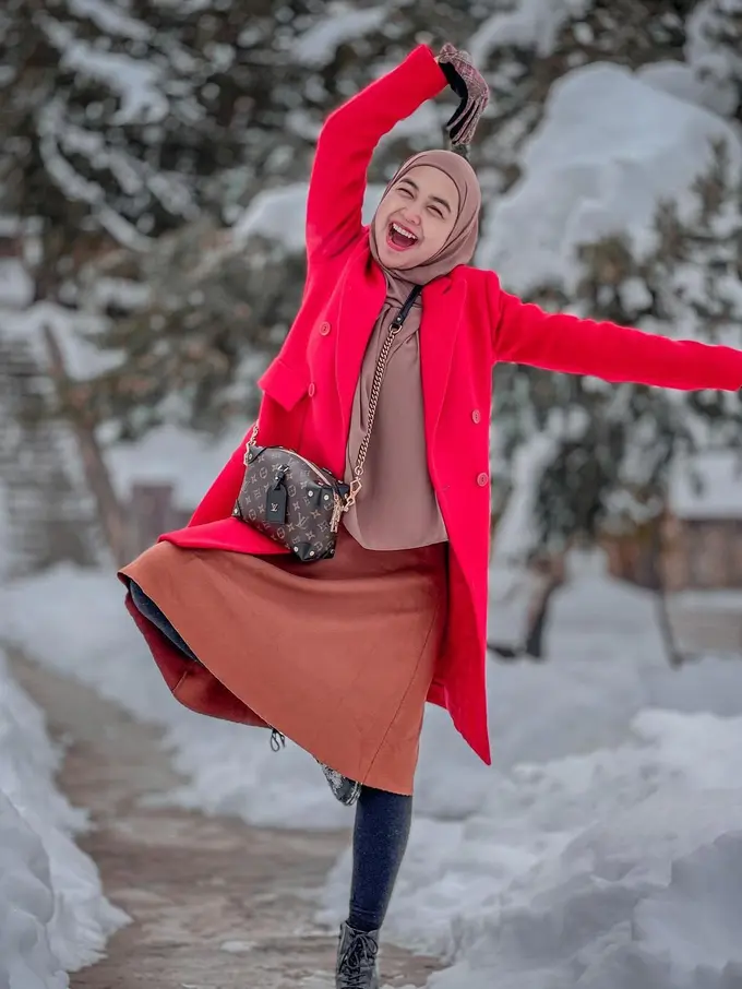 Ria Ricis tengah hamil anak pertama dari pernikahannya dengan Teuku Ryan