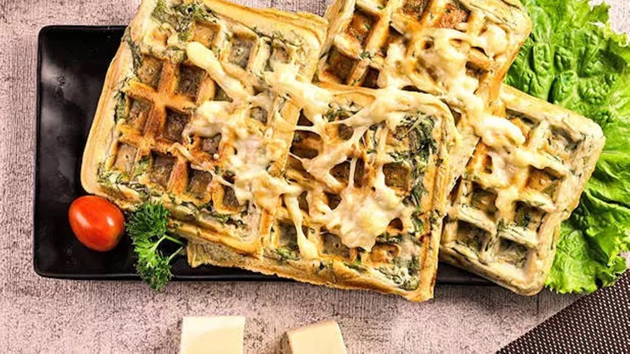 Resep waffle bayam keju. (dok. Cookpad @DapurKobe)