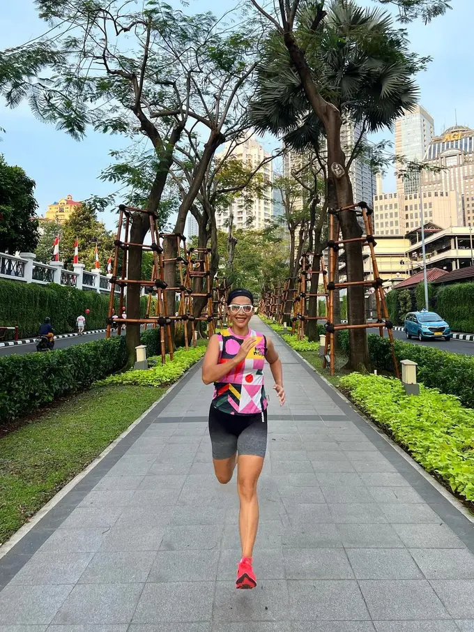Nadia Mulya berolahraga lari (Instagram/nadiamulya)