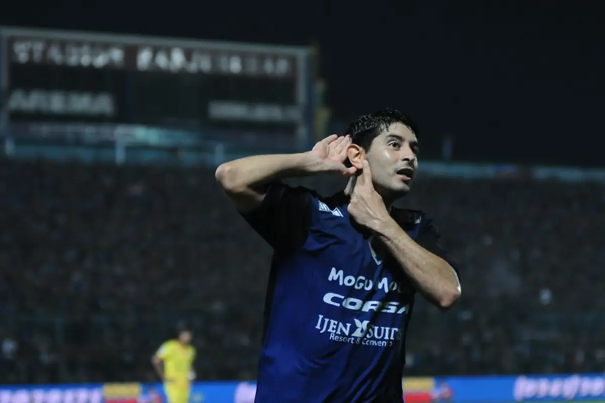 Esteban Vizcarra Arema Cronus
