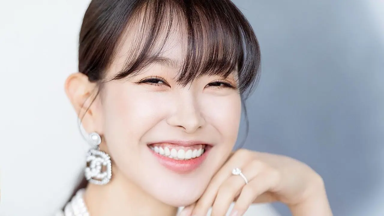 Potret Go Won Hee Umumkan Pernikahan