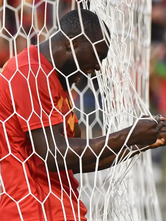 Ekspresi pemain Belgia, Romelu Lukaku usai mencetak gol ke gawang Mesir pada laga uji coba di King Baudouin stadium, Brussels, (6/6/2018) waktu setempat. Belgia menang 3-0.(AP/Geert Vanden Wijngaert)