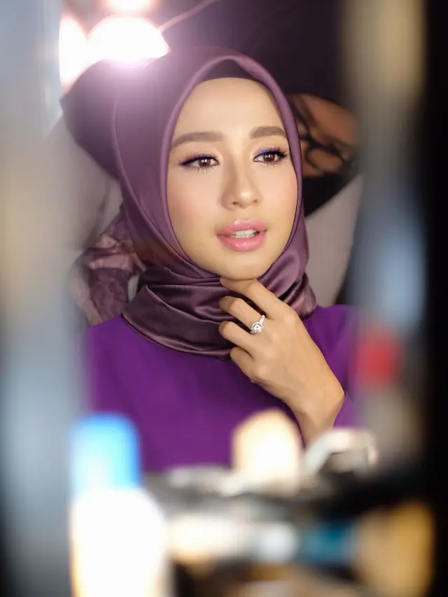6 Potret Laudya Cynthia Bella dengan Makeup Tebal, Bikin Pangling