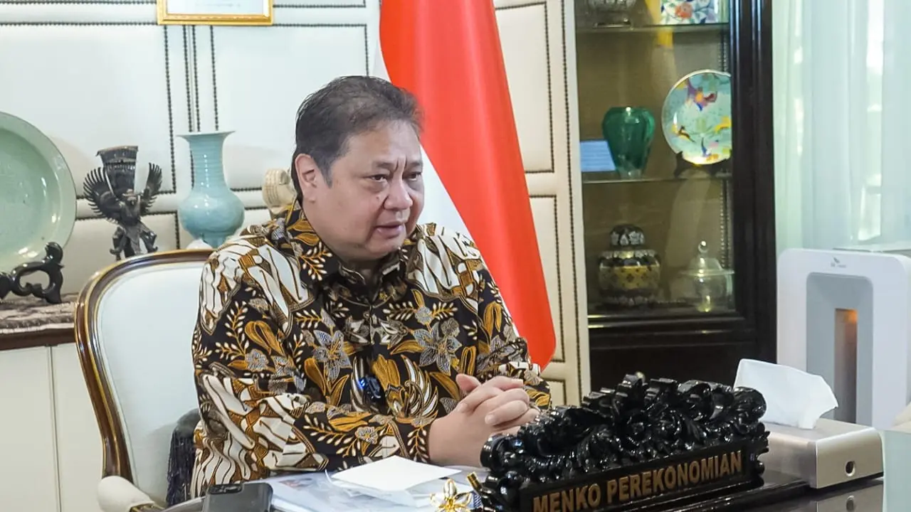 Menteri Koordinator Bidang Perekonomian Airlangga Hartarto hadir secara virtual di acara peresmian pabrik kedua Moorlife Plant Operation di Kabupaten Nganjuk, Senin (4/12/2023). (Dok Kemenko Perekonomian)