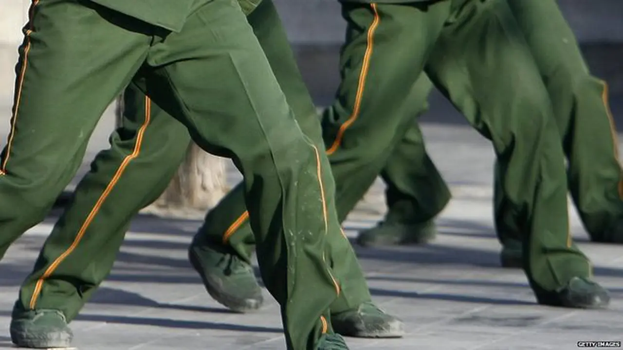 Sepatu baru tentara China